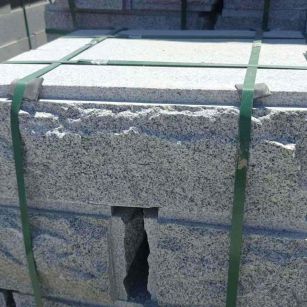 温州 芝麻白花岗岩自然面成品