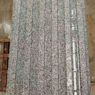 温州 芝麻白花岗岩荔枝面雕刻盲道，盲条