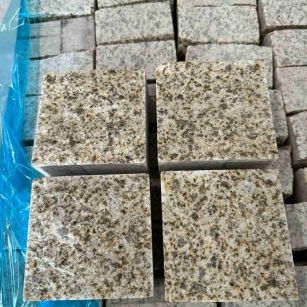 温州 黄金麻花岗岩自然面小方块，弹石，马蹄石等