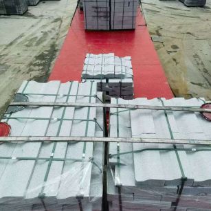 温州 芝麻白仿形加直形路沿石出货日常