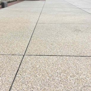 温州 黄金麻花岗岩石板材荔枝面地面铺装效果