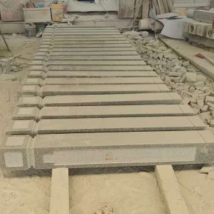 温州 芝麻白异形加工雕刻-栏杆大柱，方柱