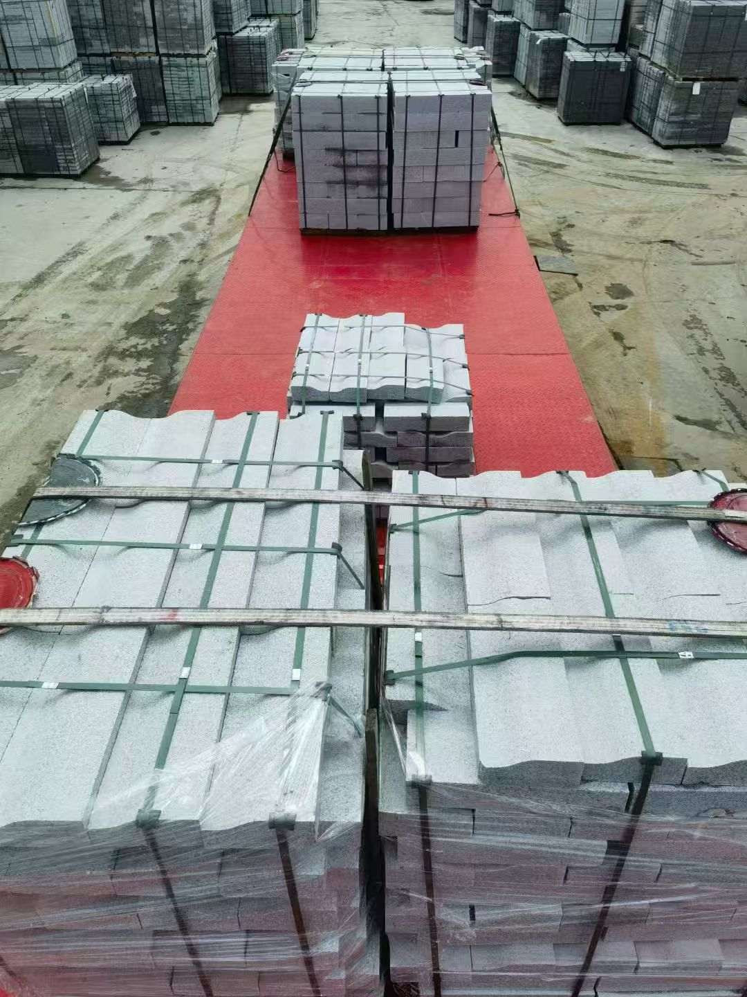 温州 芝麻白仿形加直形路沿石出货日常