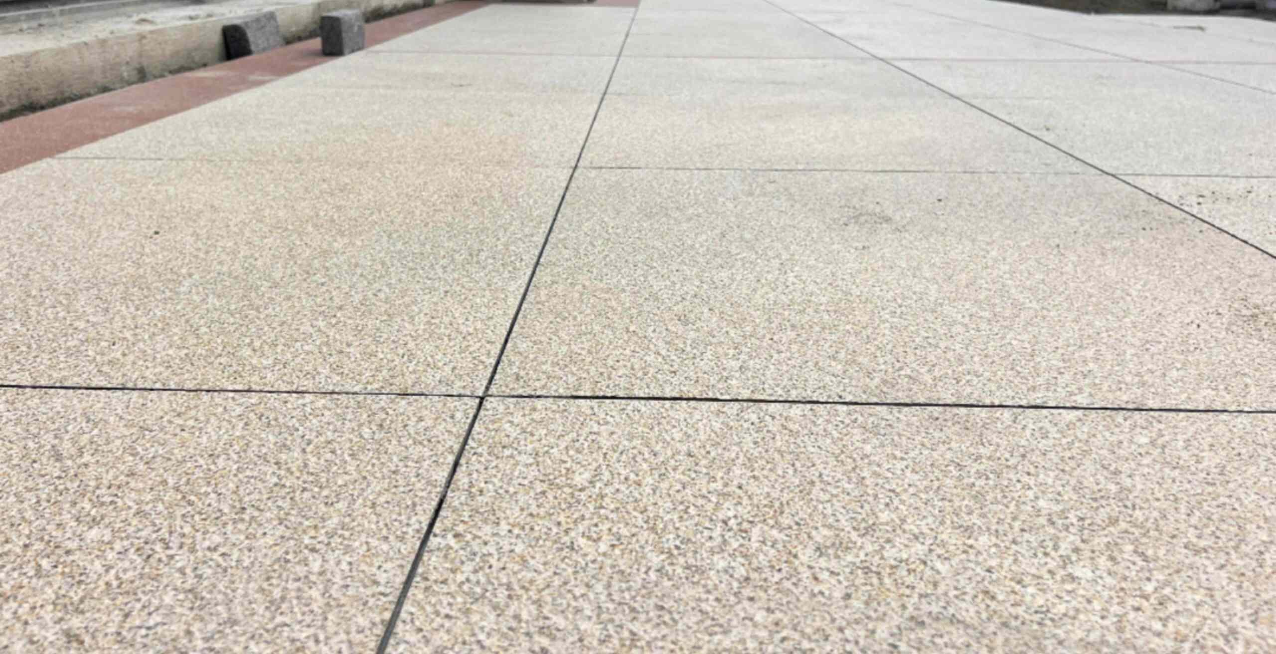 温州 黄金麻花岗岩石板材荔枝面地面铺装效果