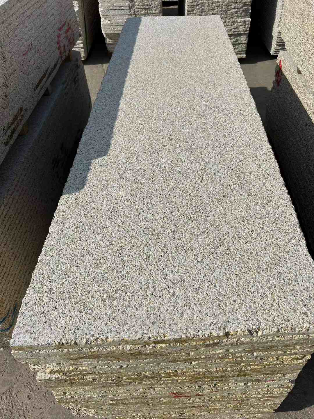 温州 黄金麻花岗岩荔枝面毛板，半成品