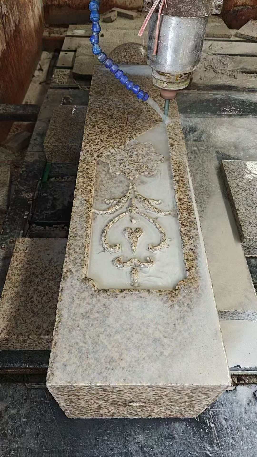 温州 黄金麻花岗岩异形加工雕刻栏杆大柱