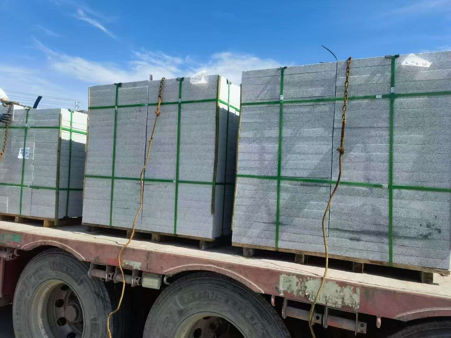 温州 芝麻白花岗岩地铺石装车日常