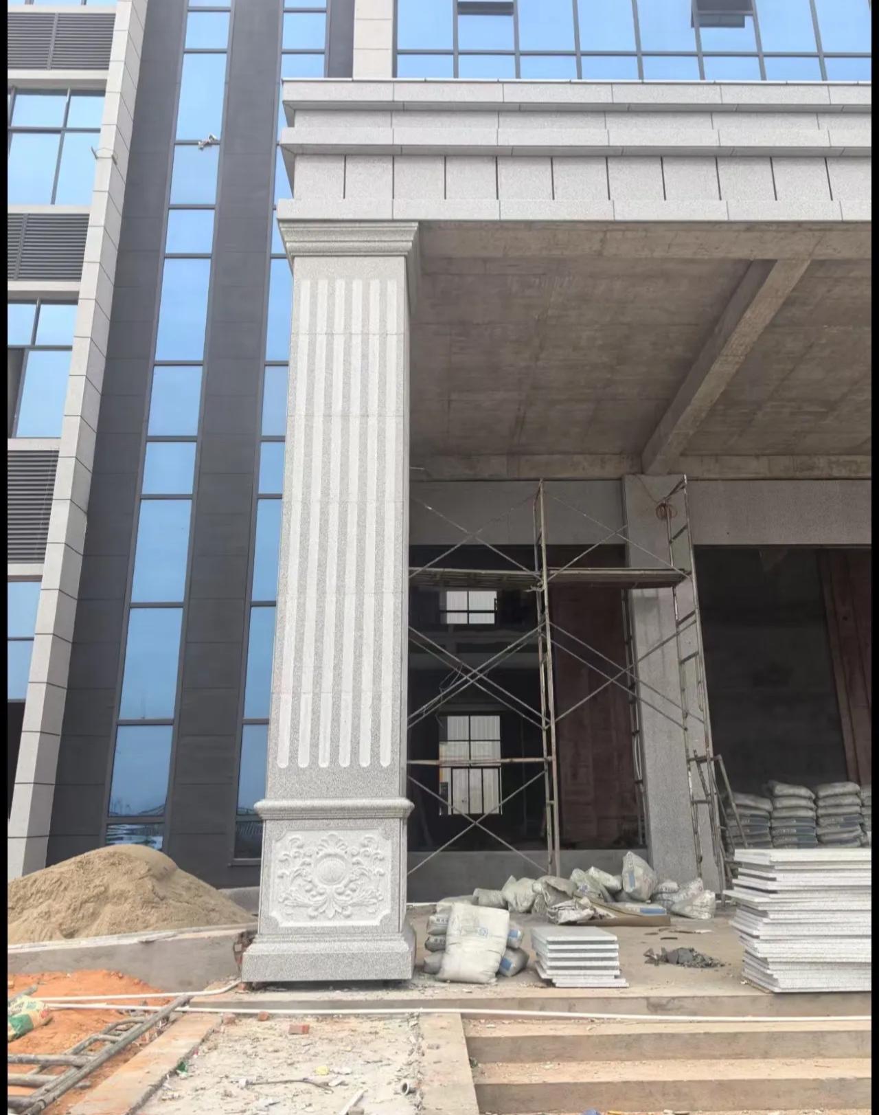 温州 芝麻白光面花岗岩门楼大柱（罗马柱）配雕花底座