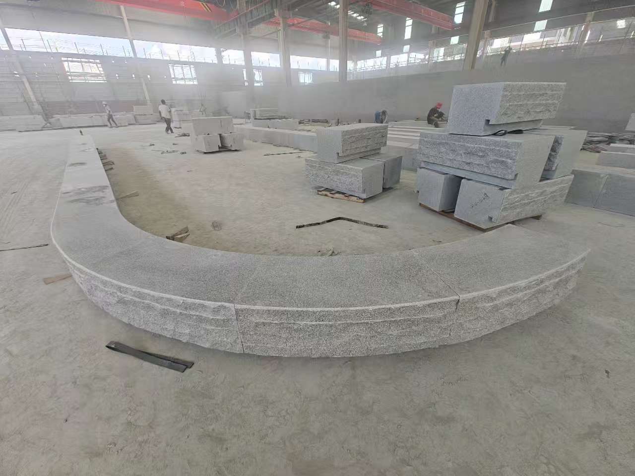 温州 芝麻白异形坐凳，自然面光面弧形加工