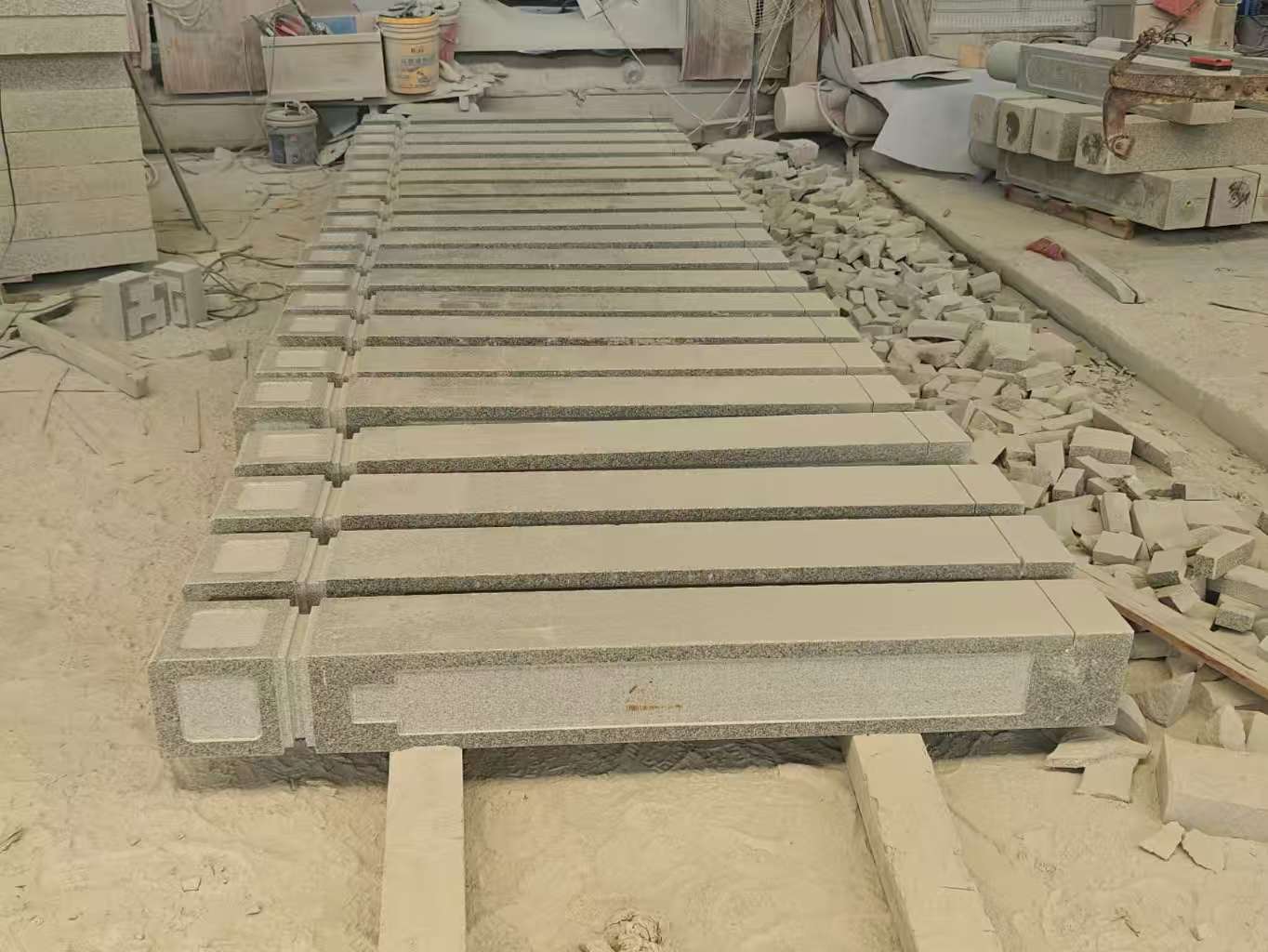 温州 芝麻白异形加工雕刻-栏杆大柱，方柱