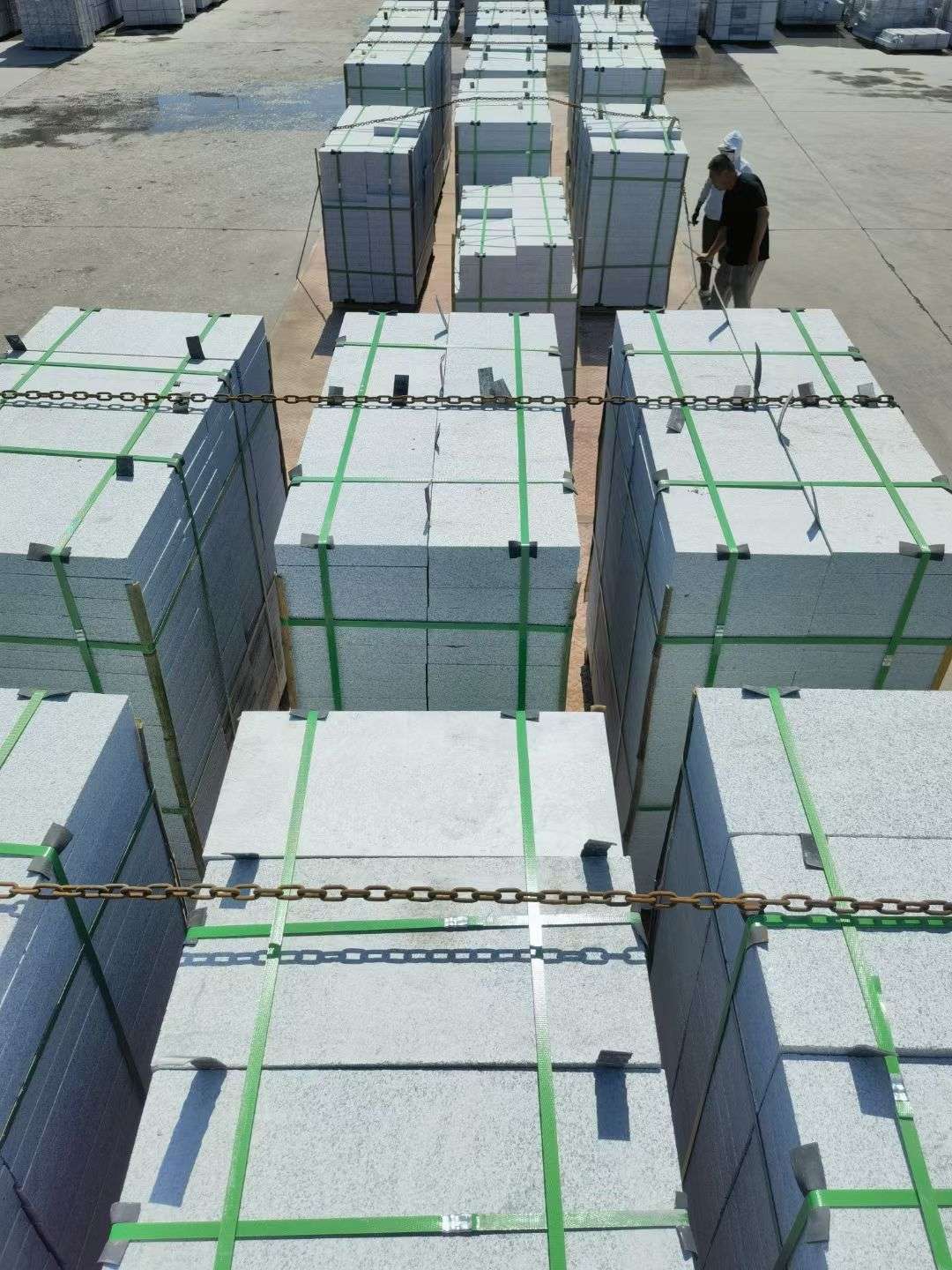 温州 芝麻白花岗岩5公分地铺石 花岗岩厂家工厂装车日常