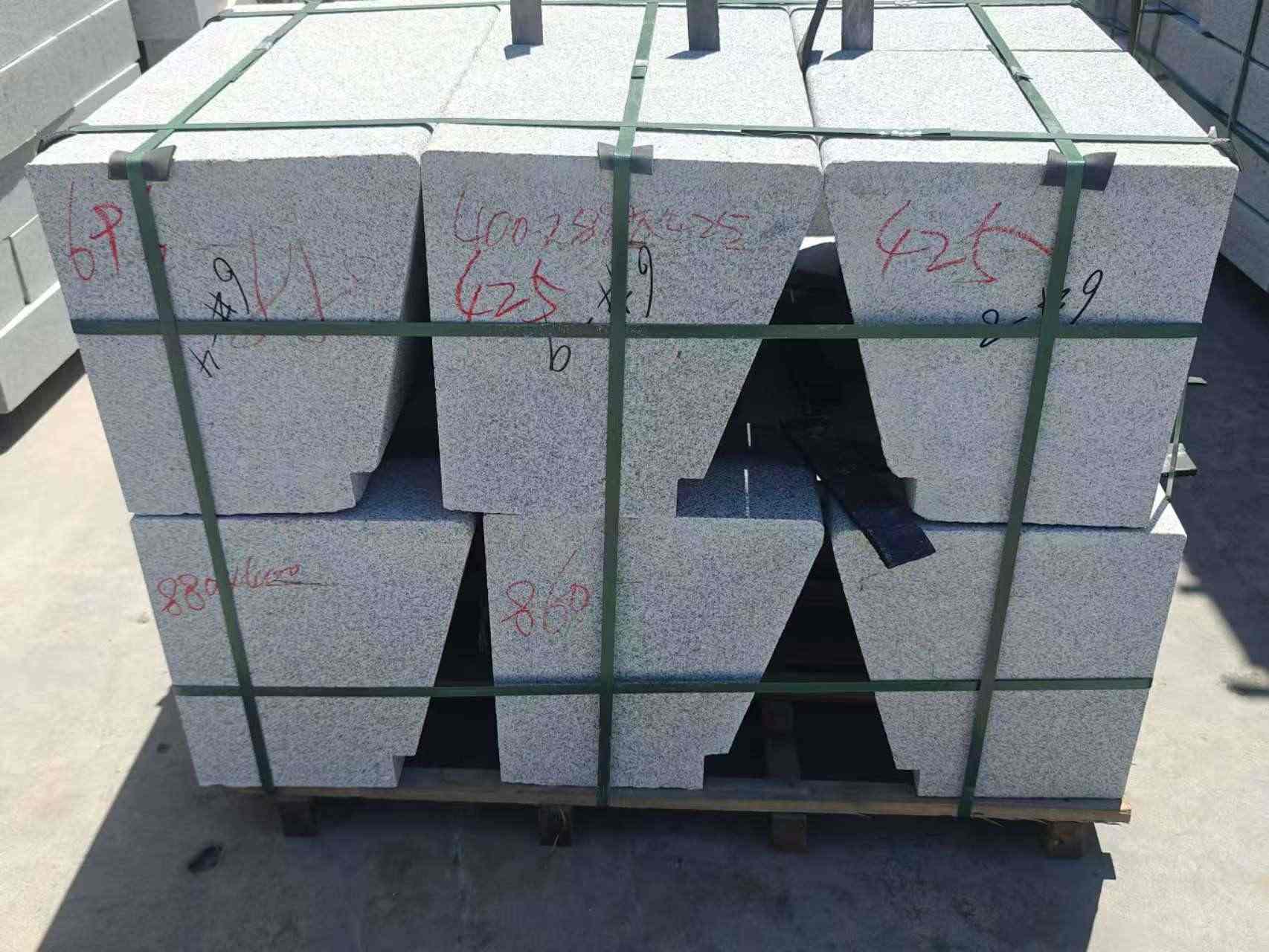 温州 芝麻白异形坐凳，石凳