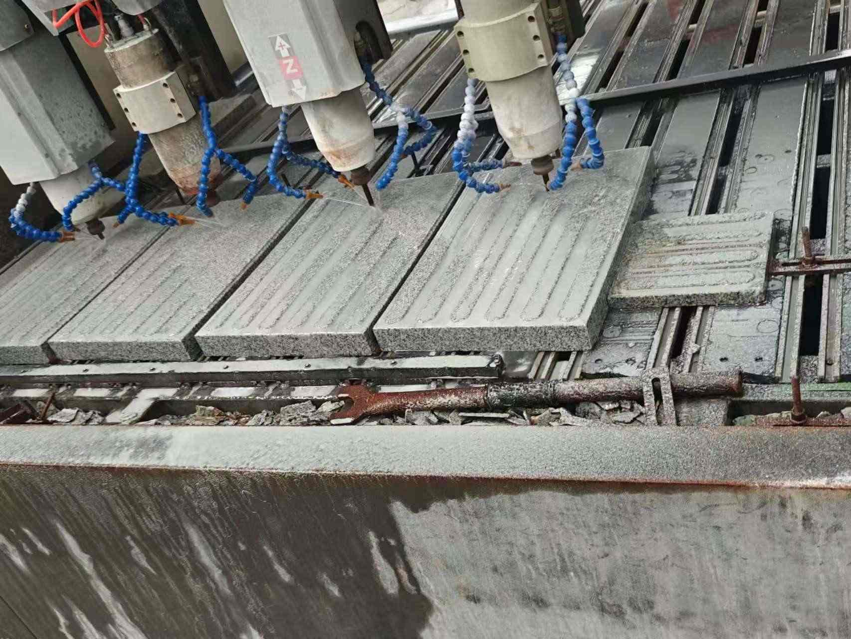 温州 芝麻白花岗岩荔枝面盲道雕刻