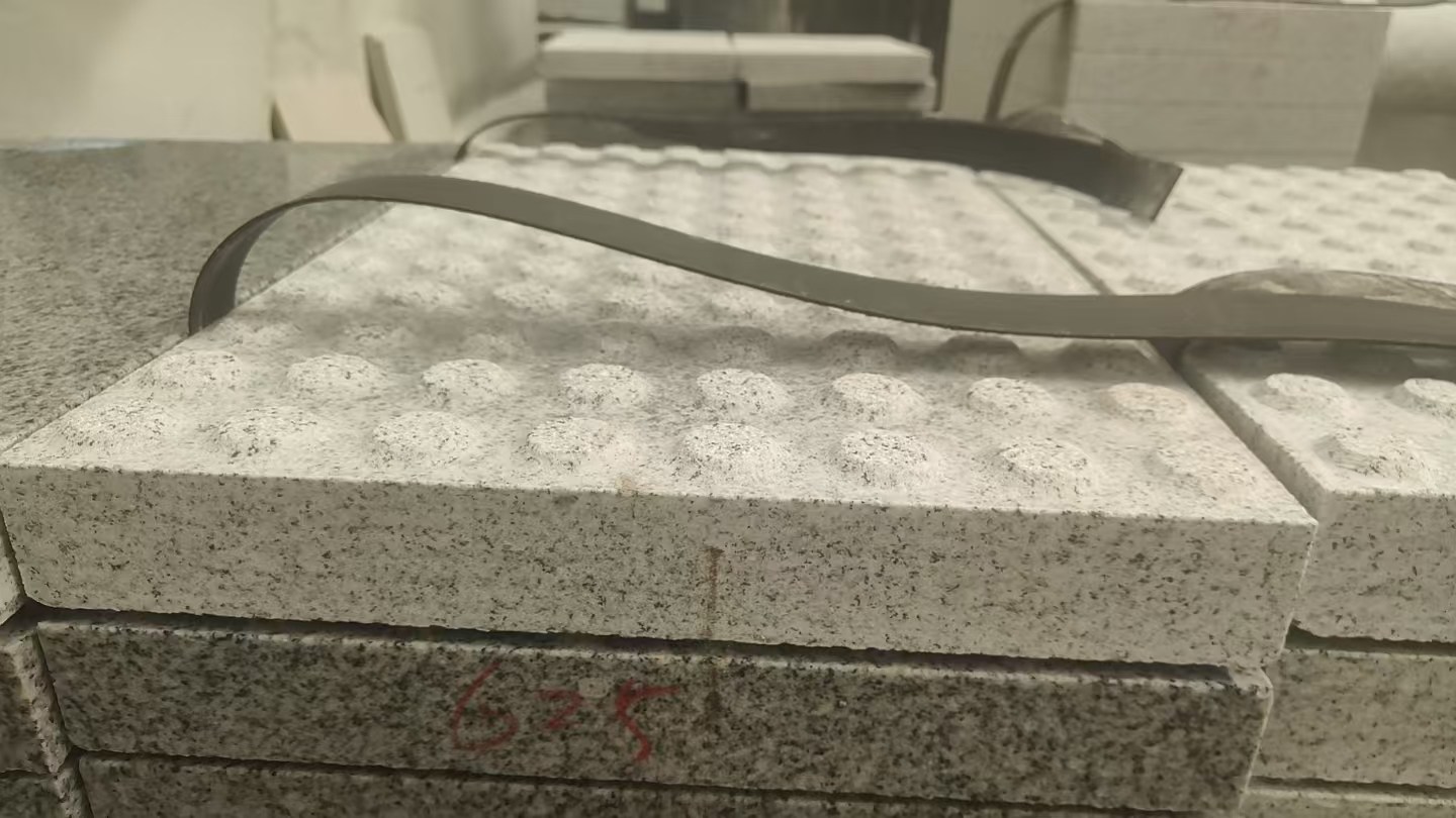 温州 芝麻白花岗岩6.0公分荔枝面五轴加工雕刻盲点