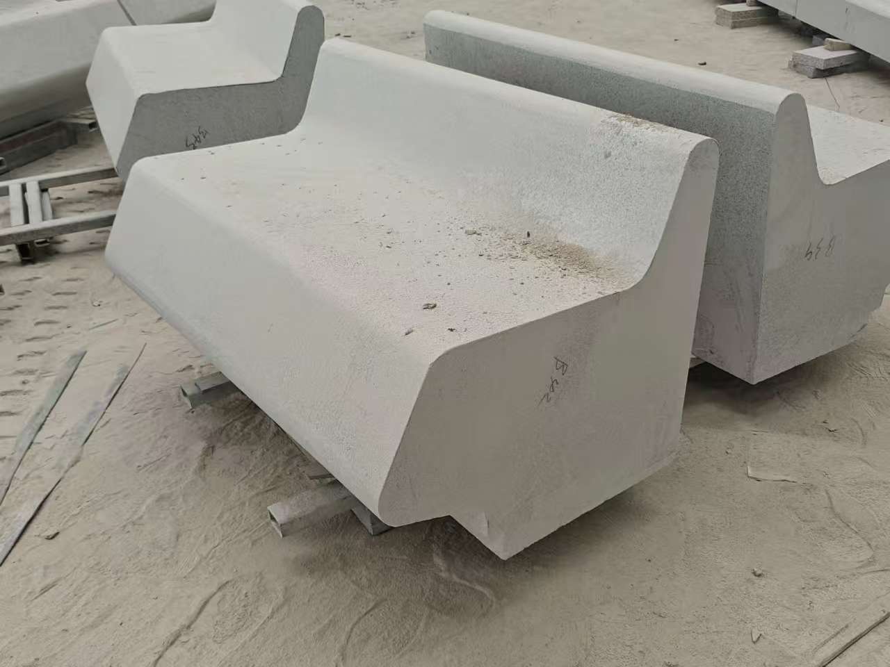 温州 芝麻白花岗岩异形坐凳，石凳